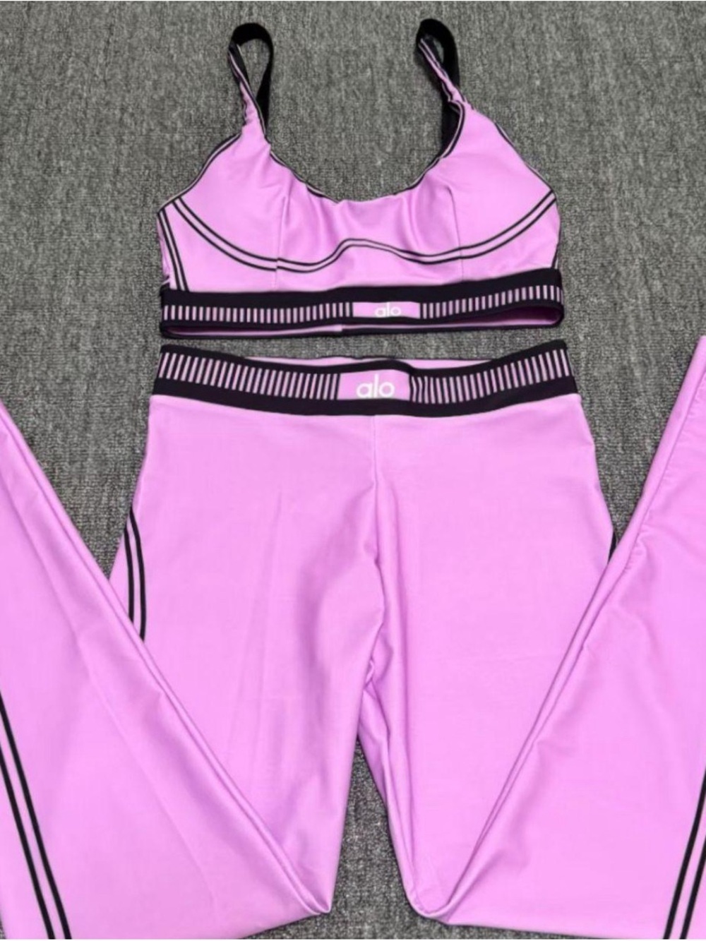 ALO Yoga Lavender Pink Seamless Sports Bra & Leggings Set